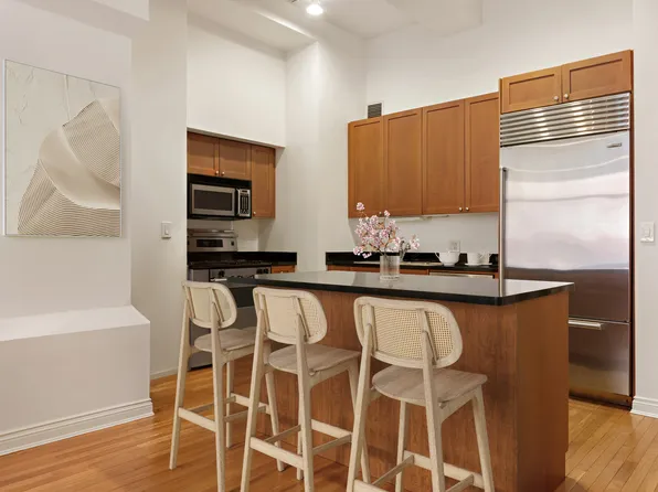 252 7th Avenue image 2 of 6