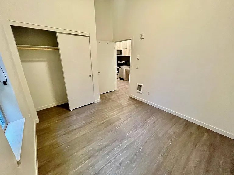 1525 N Webster St — Photo 8