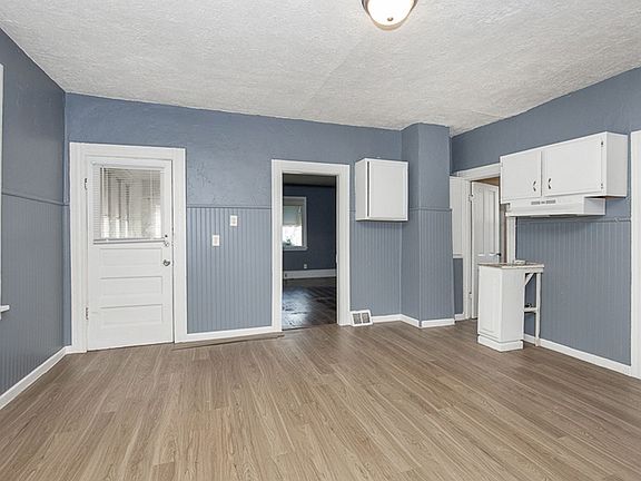 3rd image of 7202 Alice Ave