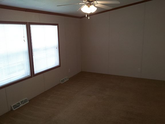 4th image of 426 Morris Ln