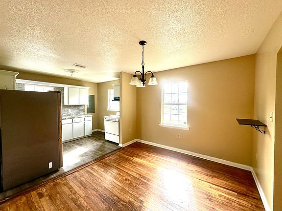 5th image of 606 E Adair St