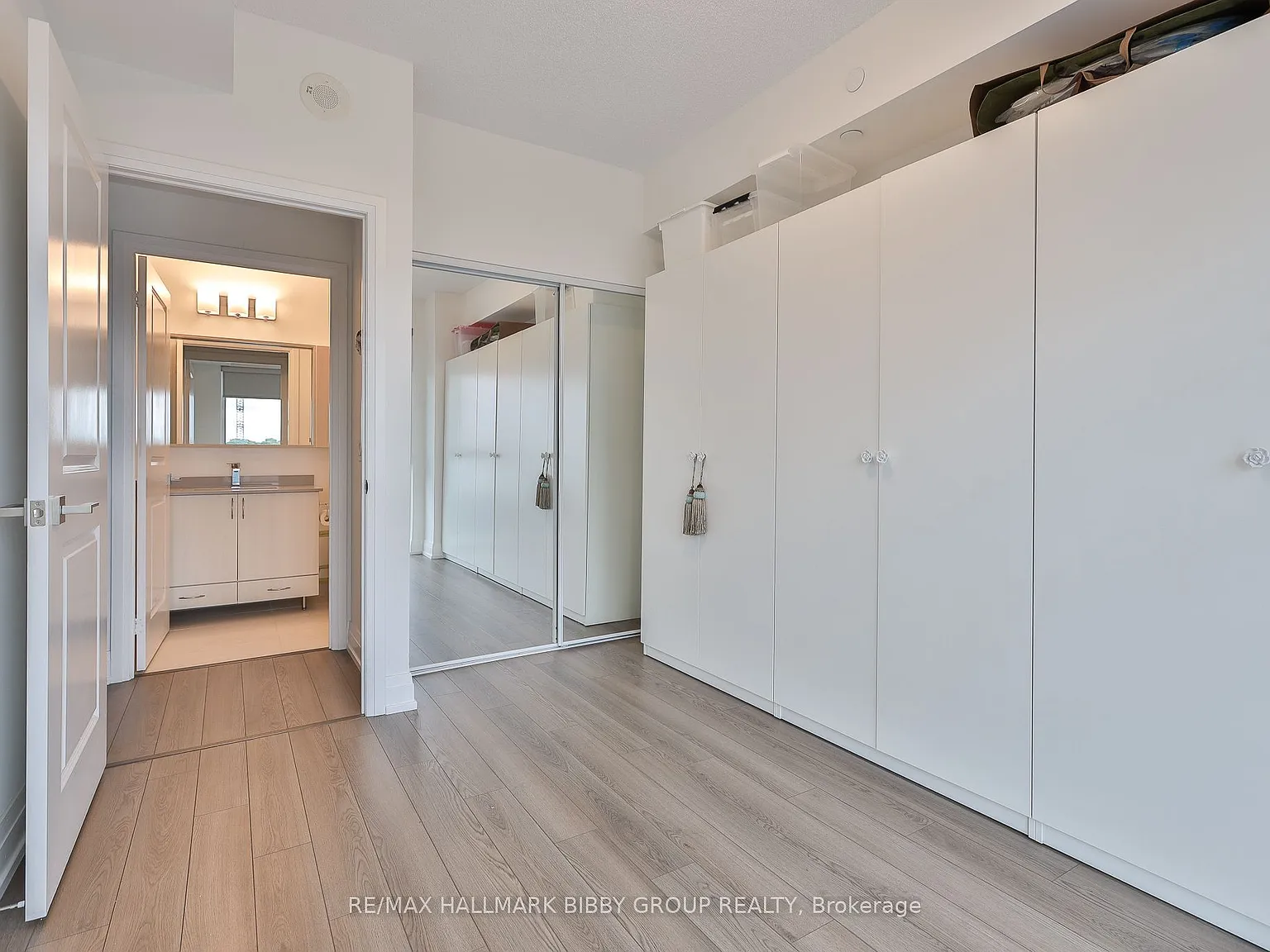 The Village Residences — Photo 4