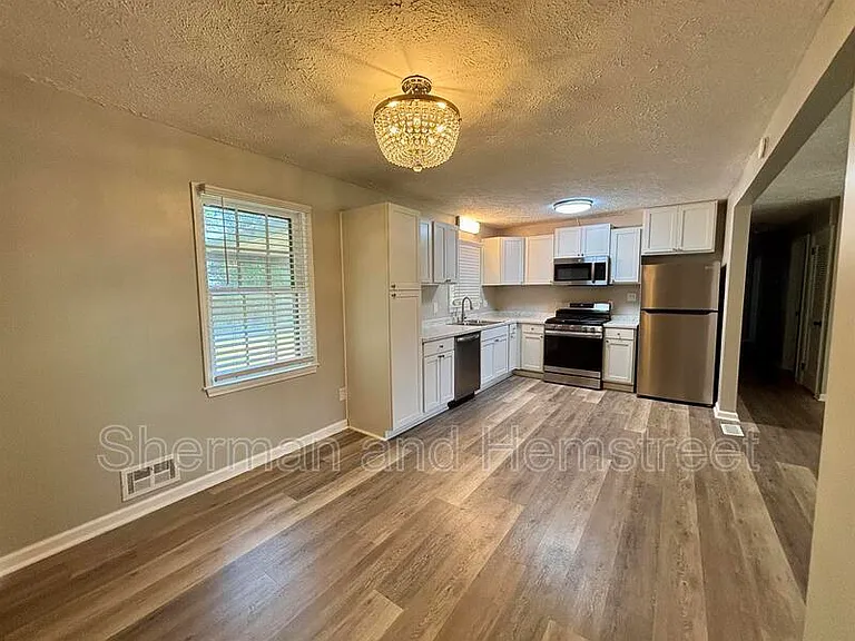 216 Weldon Rd — Photo 4