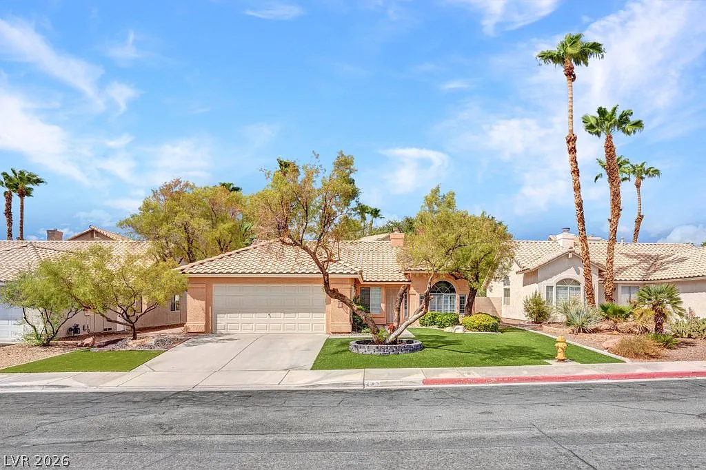 3 bed, 2.0 bath, 1542 sqft, $2,495 — Photo 2