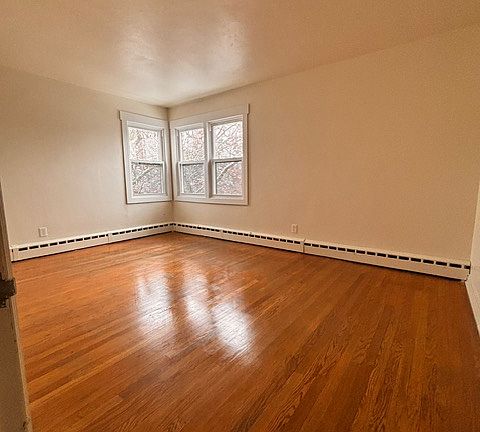 2nd image of 127 Park Pl APT 4