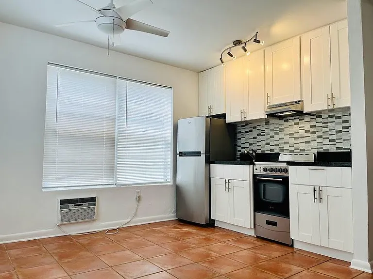 2573 Trapp Ave #B — Photo 7