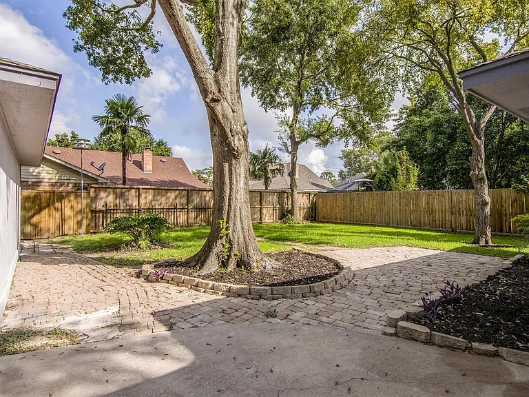2716 Pine Cone Ln — Photo 29