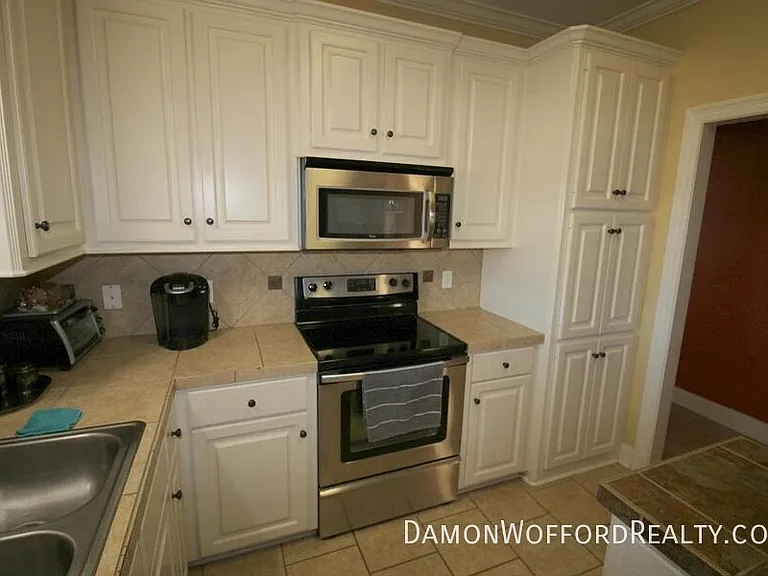614 Oak Park Cir — Photo 12
