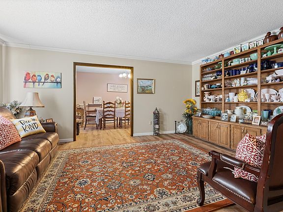 3rd image of 402 Tamarind St