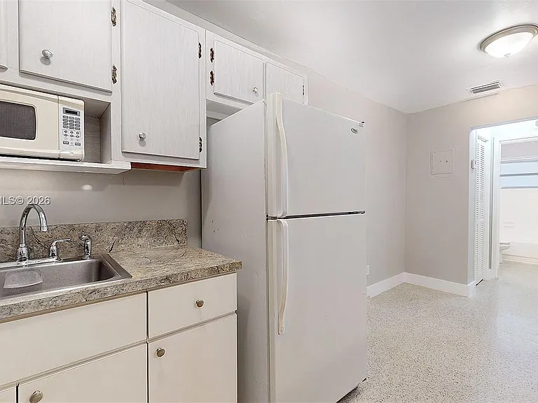 40 W 10th St #3 — Photo 12