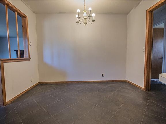 4th image of 1516 W Ash St