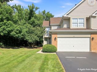 327 Cimarron Rd E #327, Lombard, IL 60148