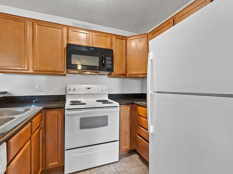 9325 W Desert Inn Rd #190 — Photo 6