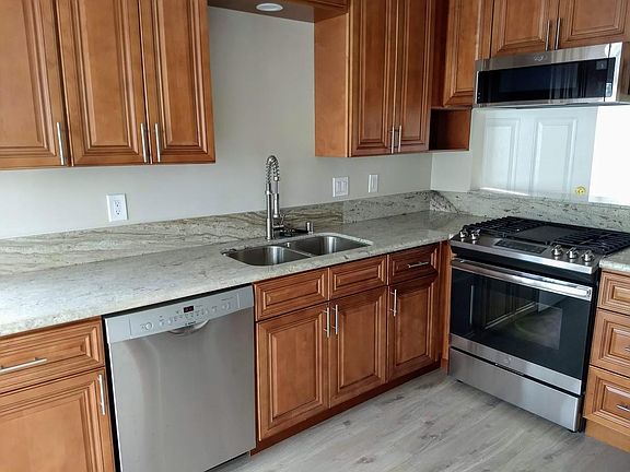 2nd image of 428 30th St #A