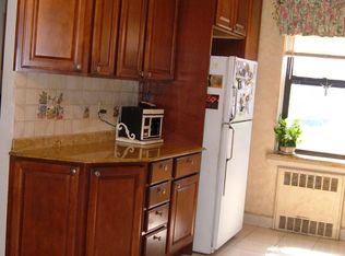 302 96th St, Brooklyn, NY 11209