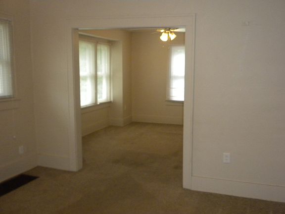 4th image of 808 Mount Vernon Ave