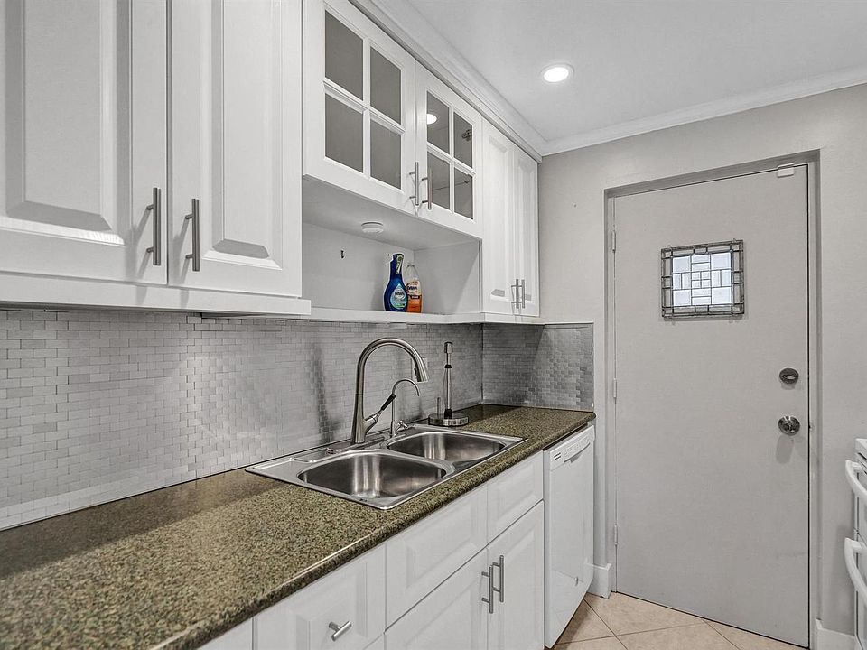 1st image of 1407 NE 56th St #20