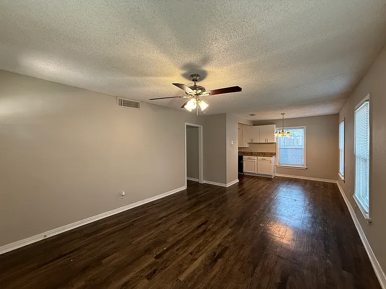1912 Williams Dr — Photo 3