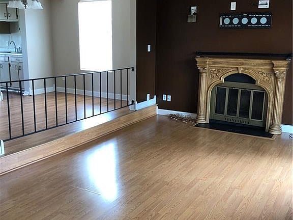 5th image of 5975 Edgelake Dr