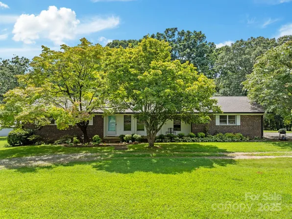 138 Deere Ln, Ellenboro, NC 28040