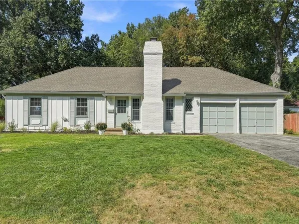 9708 England Dr, Overland Park, KS 66212