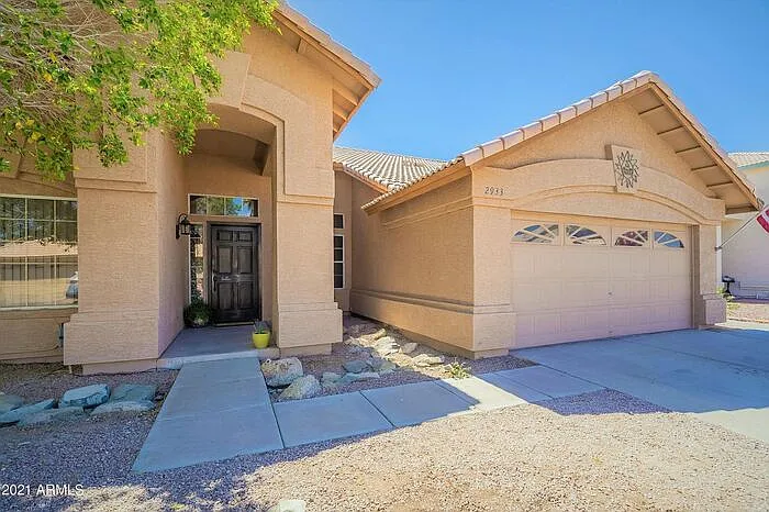 2933 E Verbena Dr — Photo 3