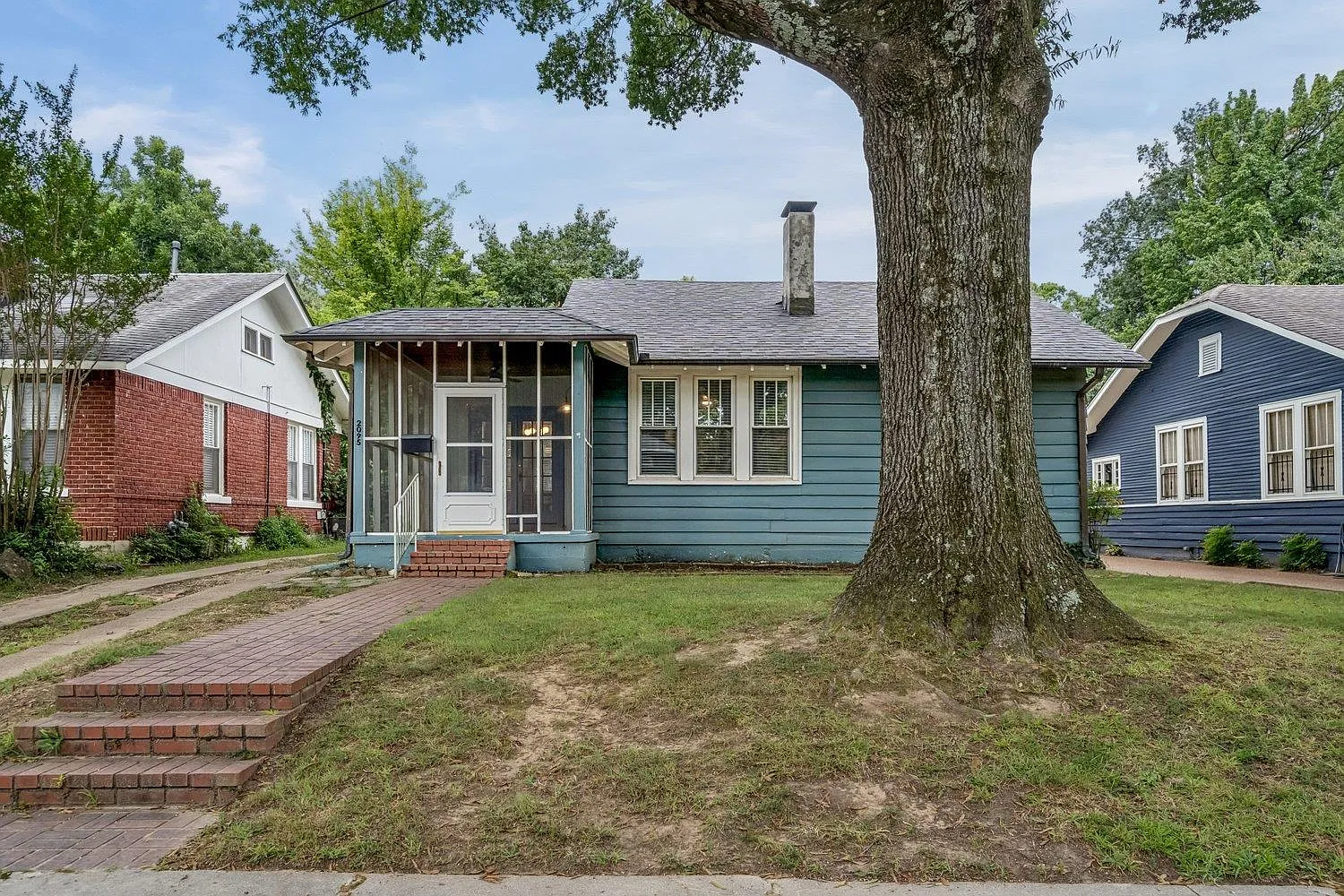 2 bed, 1.0 bath, 1010 sqft, $1,900 — Photo 2