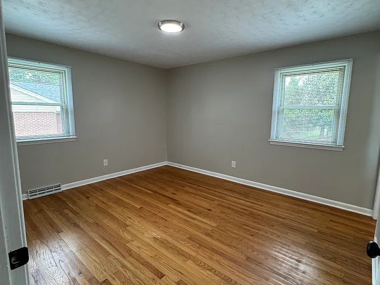 310 Scotland Dr — Photo 12