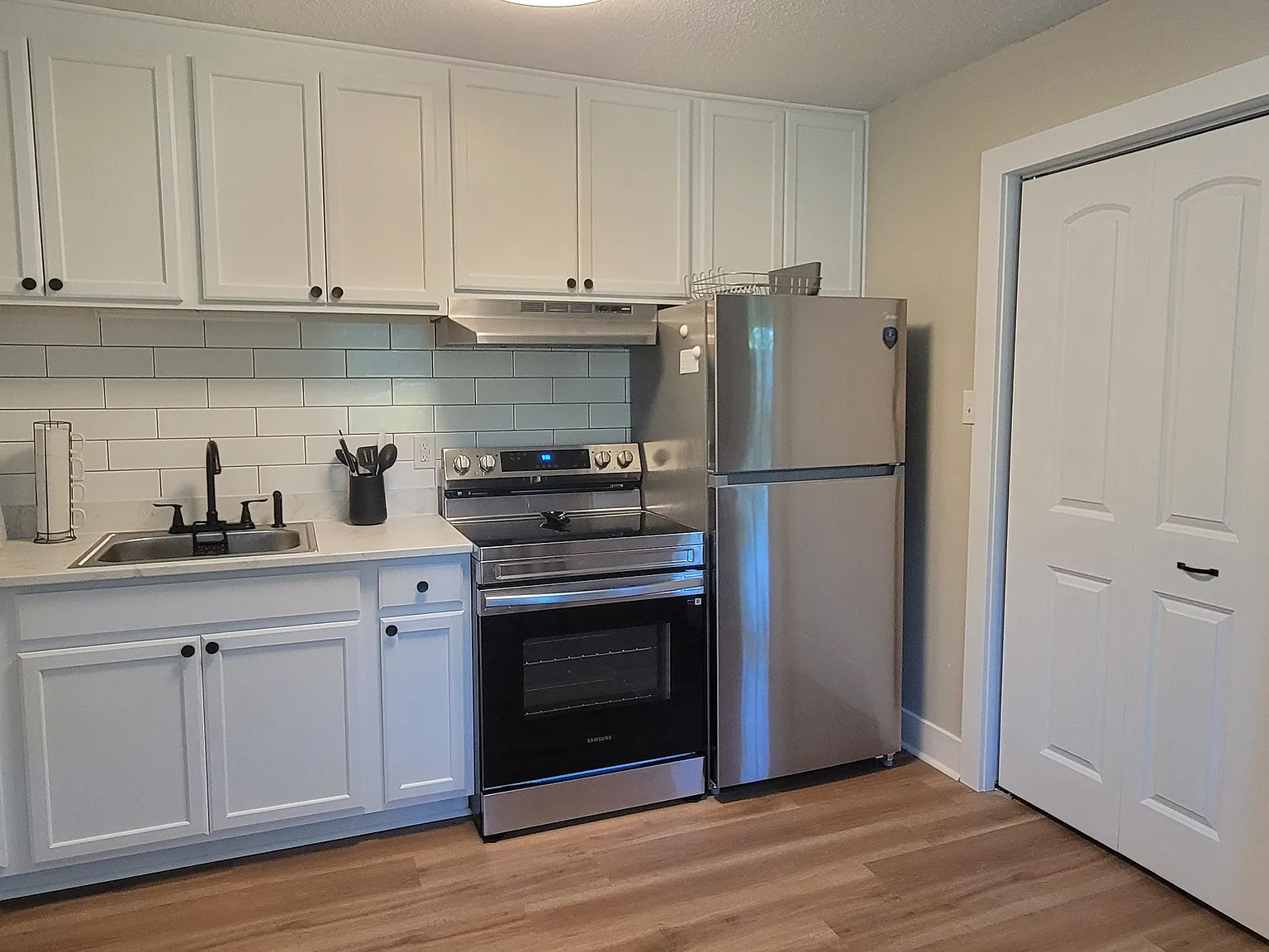 2 bed, 1000 sqft, $2,300 — Photo 3