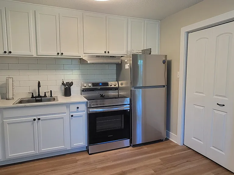 405 Blyth Rd — Photo 3