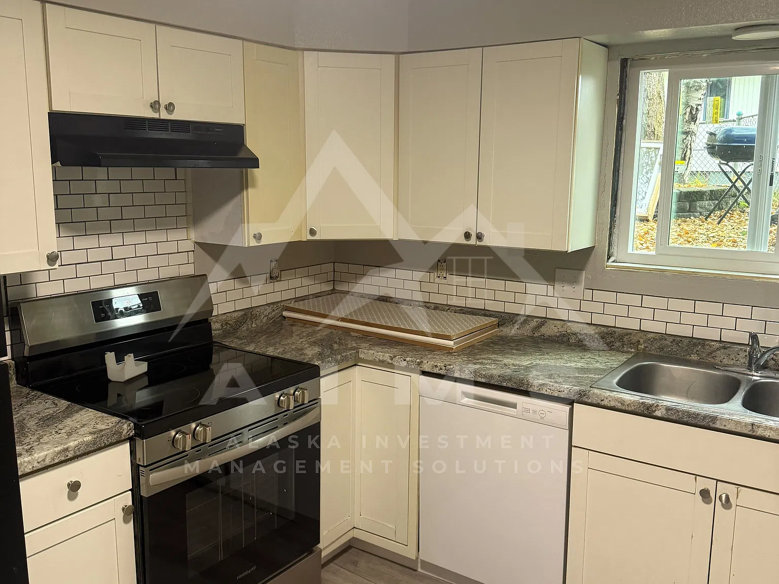 3 bed, 1100 sqft, $1,800 — Photo 1