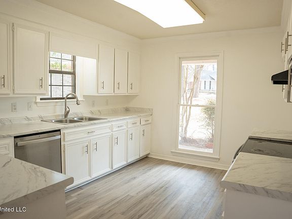 5th image of 107 Brookhill Cv