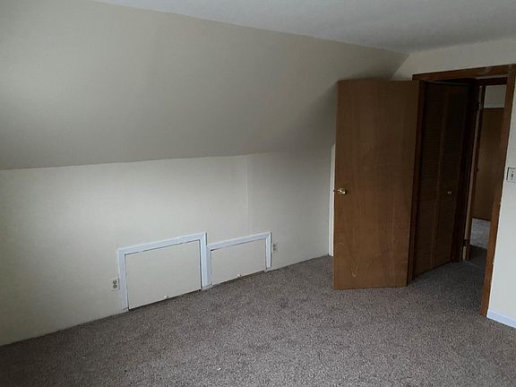 4th image of 32 Boxwood Ln