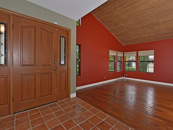 5th image of 28613 Meadow Glen Way W