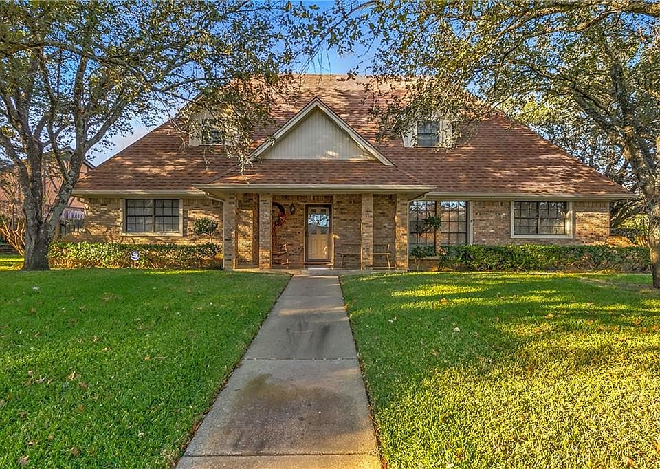 1st image of 802 Shady Creek Ct