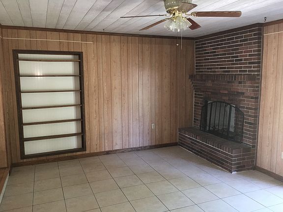 3rd image of 104 Elliott Ln