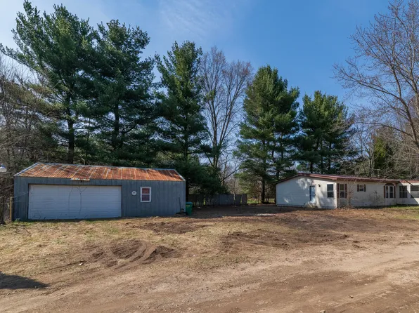 13064 Riverside Dr, Constantine, MI 49042