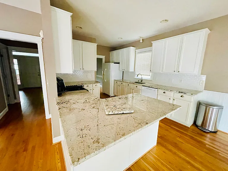 112 Westside Dr — Photo 9