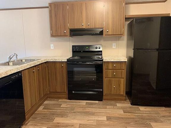 3rd image of 111 Twin Lakes Dr