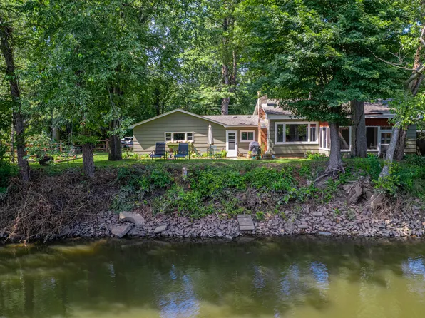 1403 Island Dr, Shelby, IN 46377