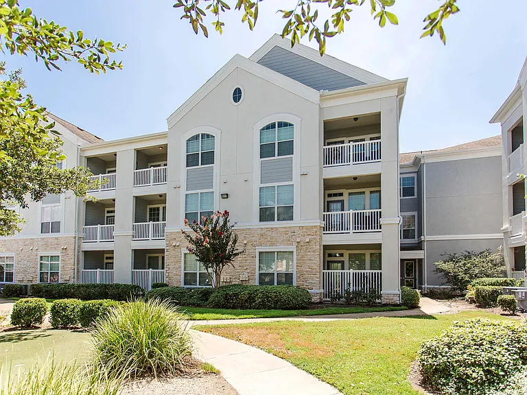 GrandParkway-08Exterior03