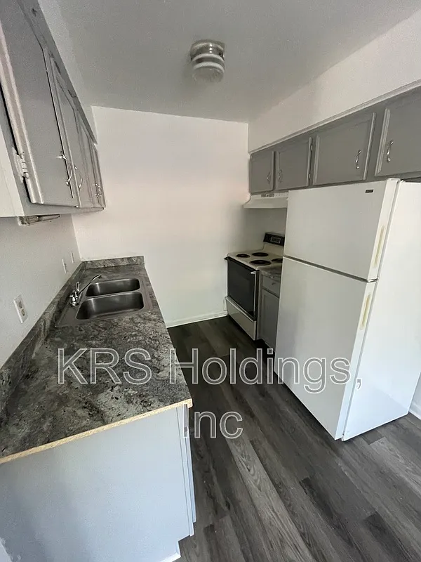 1 bed, 1.0 bath, 885 sqft, $825 — Photo 2