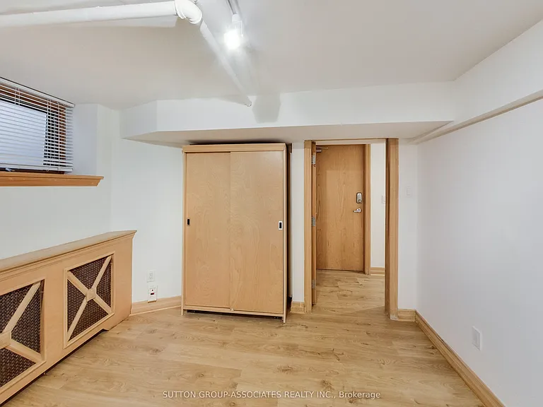20 Kendal Ave #LOWER — Photo 11