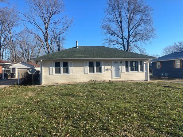 571 W Center St, Nashville, IL 62263