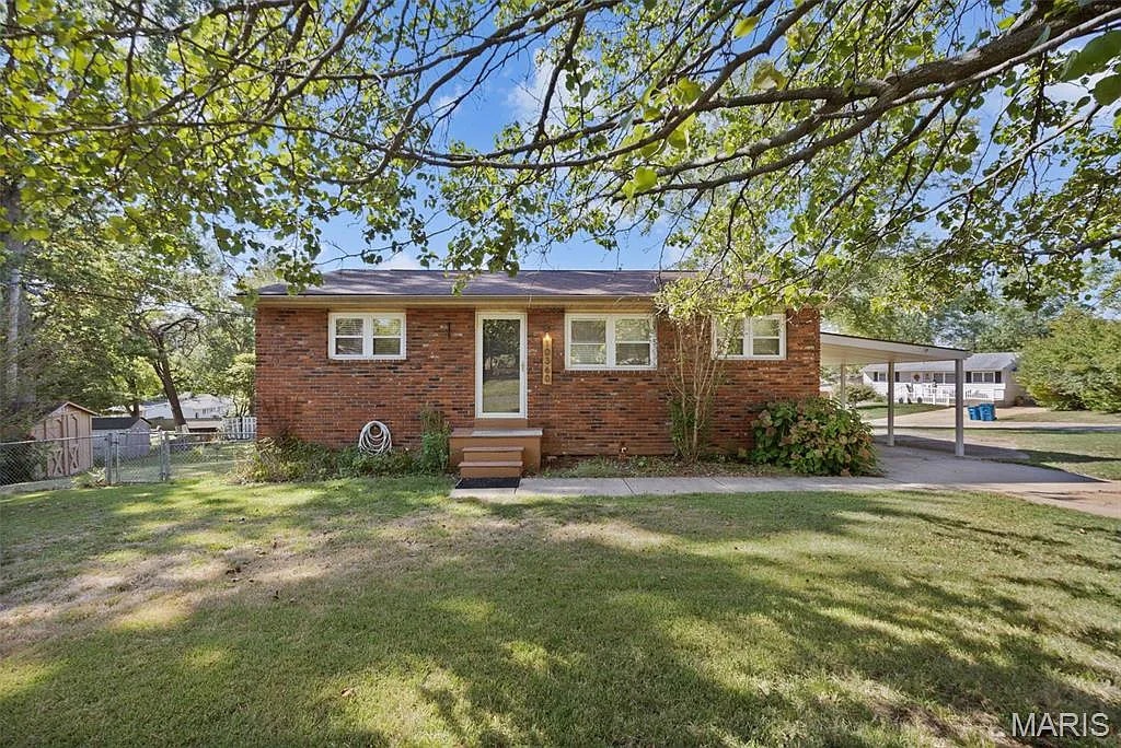 10360 Roscommon Dr photo 1