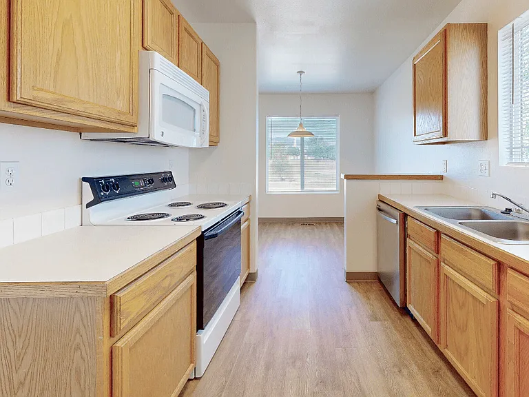 Glenmoor Townhomes — Photo 2