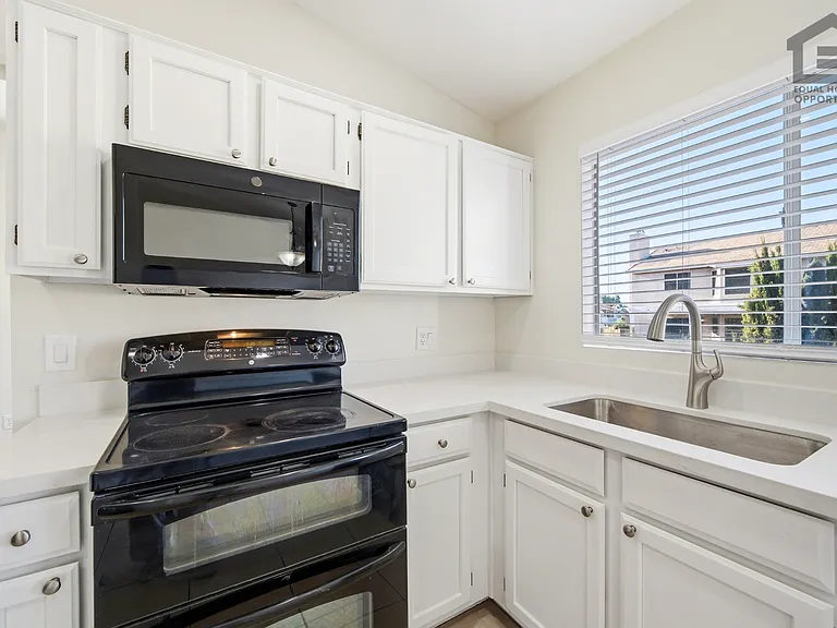 7202 W Corrine Dr — Photo 14