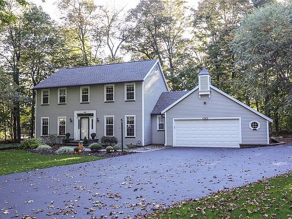 4th image of 40 Woodridge Dr