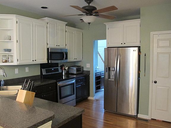 3rd image of 3772 Broadmoor Dr