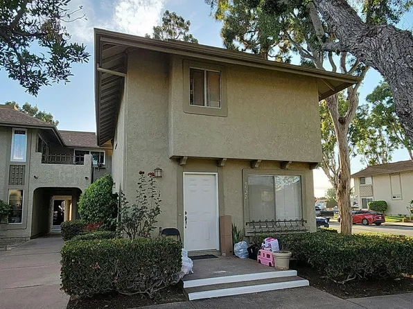 9522 Pettswood Dr #3, Huntington Beach, CA 92646